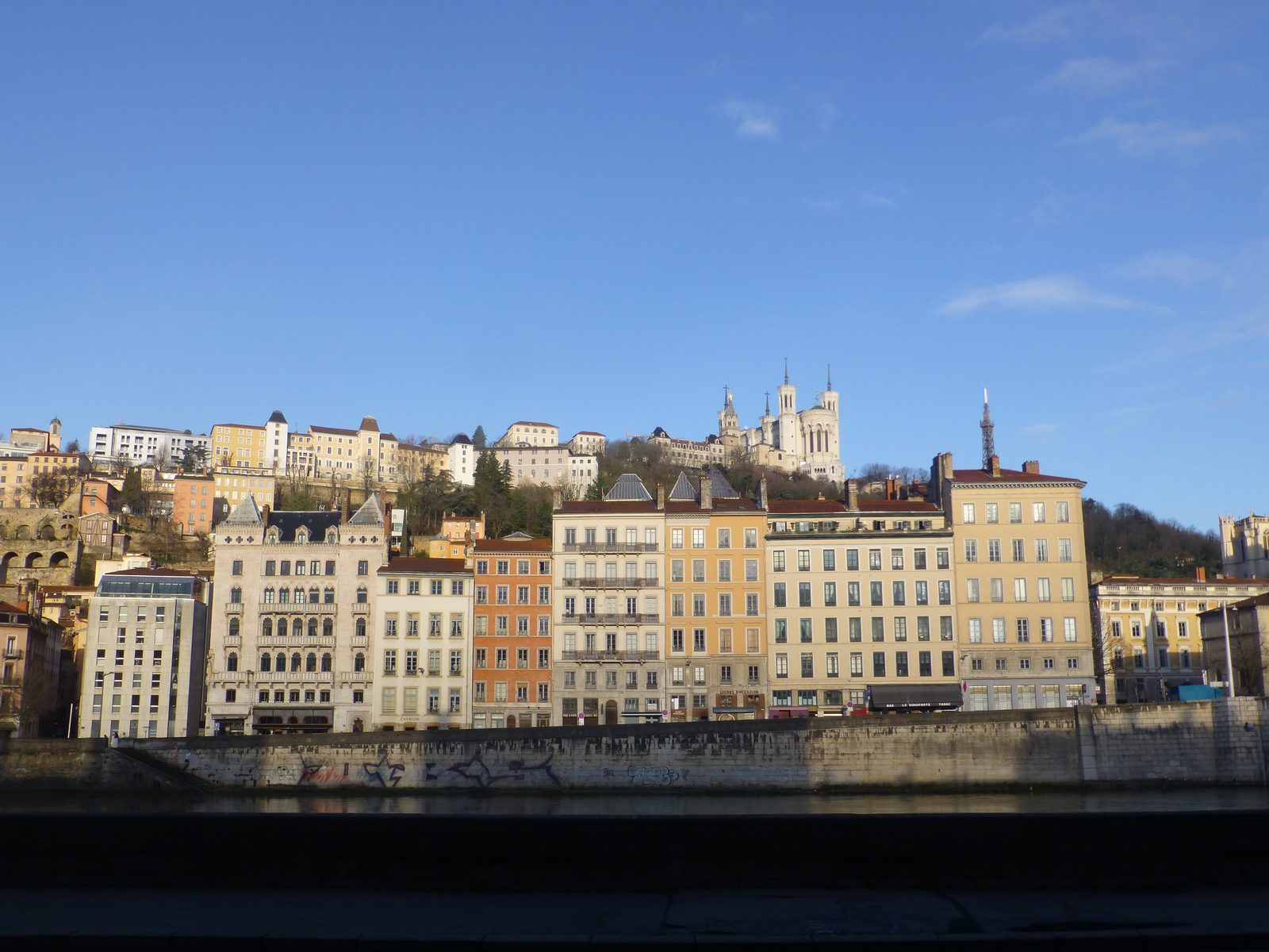 Le quai Fulchiron et Fourvière